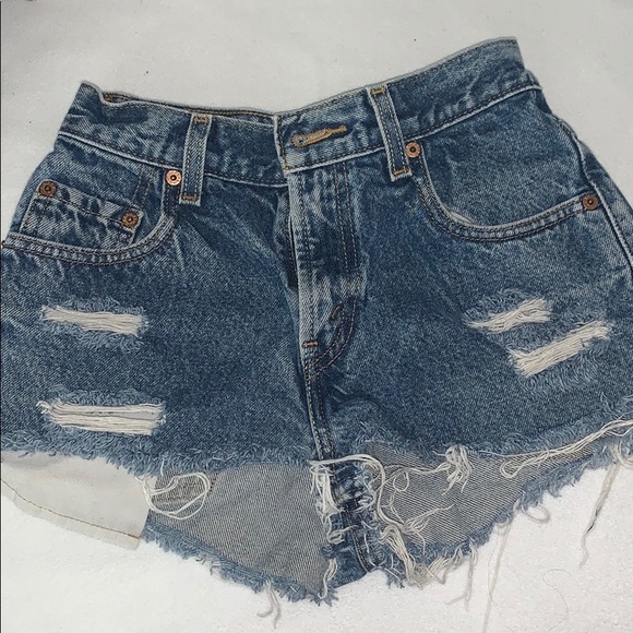 Distressed Levi’s Short Shorts